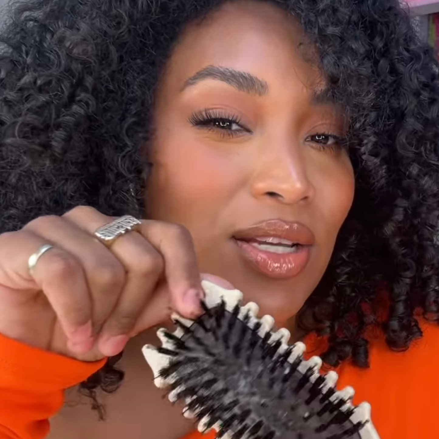 CURL DEFINING BRUSH